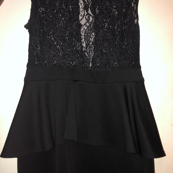 Classy Lace Peplum Dress - Picture 3 of 7